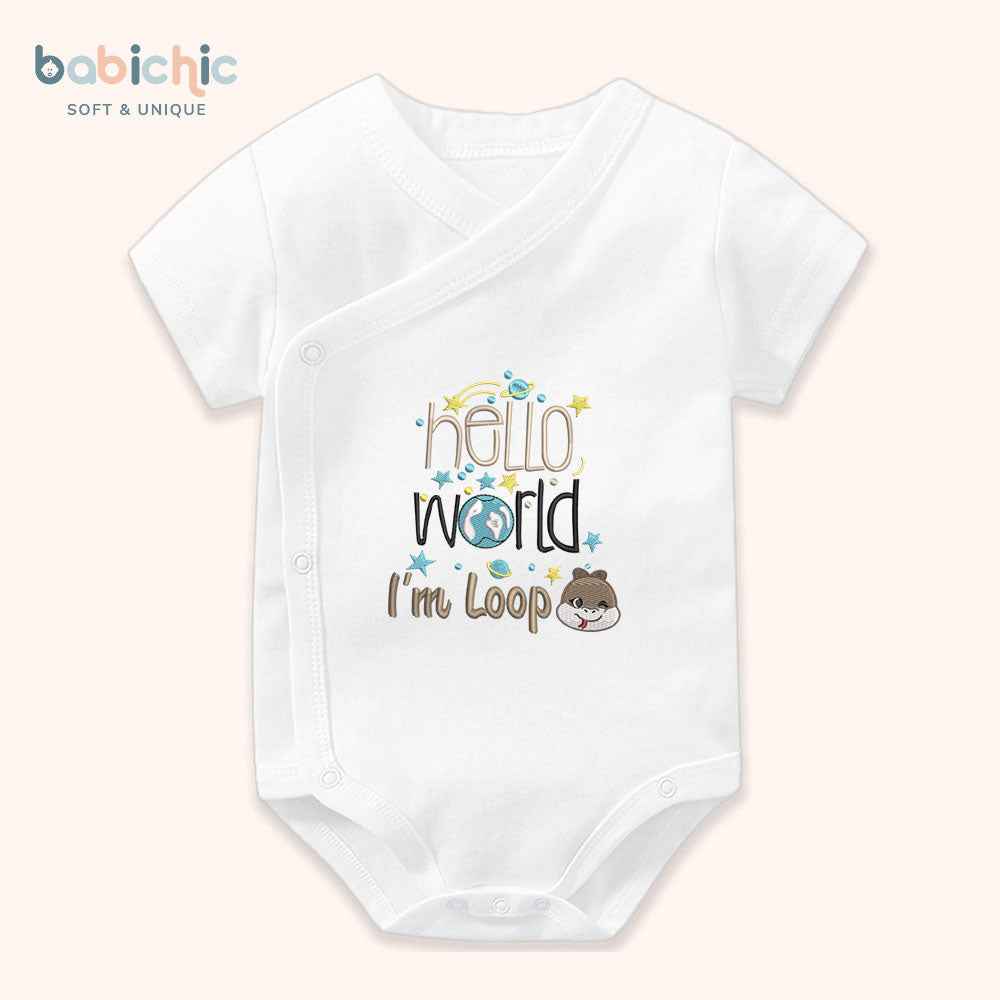 Bodysuit cá nhân hóa cho bé trai sơ sinh đầy tháng – Mẫu “Hello World – I’m Loop”, hình rắn nâu cute