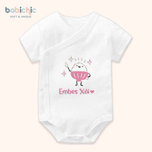 Set quà đầy tháng bé gái truyền thống cách điệu cá nhân hóa – Mẫu “Embes Xôi” thêu hình chén xôi hoạt hình
