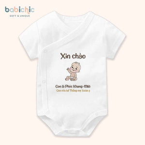 Set quà thêu tên cho bé trai - Phúc Khang - Milo - Cotton Organic, Hình Em Bé & Tên Bố Mẹ, Tone Nâu Đen, Quà Đầy Tháng Cá Nhân Hóa