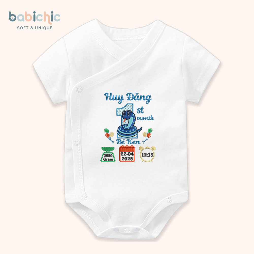 Set sơ sinh thêu tên “Huy Đăng – Ken” – Quà đầy tháng bé trai sinh năm rắn, phối xanh nước biển cá tính