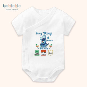 Set sơ sinh thêu tên “Huy Đăng – Ken” – Quà đầy tháng bé trai sinh năm rắn, phối xanh nước biển cá tính