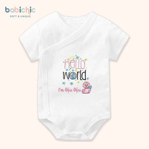 Bộ sơ sinh bé gái thêu tên Đậu Đậu – Set đầy tháng hình rắn hồng dễ thương