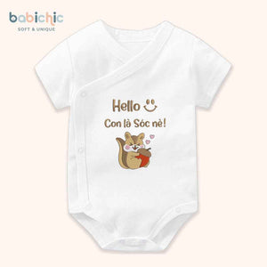 Set đồ sơ sinh thêu tên “Sóc” – Hình sóc dễ thương, tone nâu nhạt – Quà đầy tháng bé trai cá nhân hóa