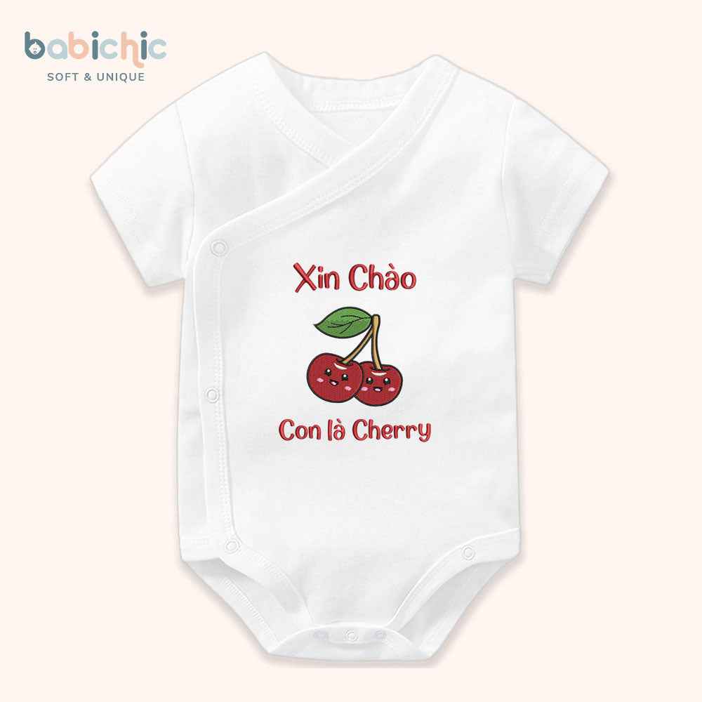 Set đầy tháng bé gái Cherry – Thêu tên & trái cherry đỏ nổi bật, body sơ sinh cá nhân hóa ngộ nghĩnh