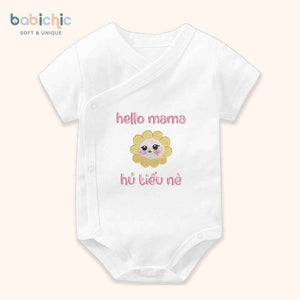 Set đầy tháng bé gái – Body thêu “Hello mama – Hủ Tiếu nè” tone hồng vàng dễ thương, cá nhân hoá tên bé