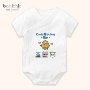 Set đồ lễ đầy tháng cho bé trai – Thêu tên “Con là Nhật Huy – Bắp”, hình bắp ngô dễ thương
