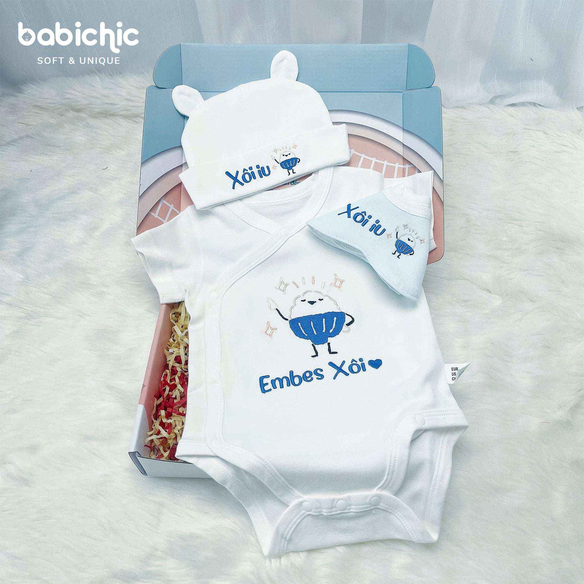 Set sơ sinh thêu tên “Xôi” – Hình xôi cute đáng yêu, tone xanh dương – Quà đầy tháng bé trai